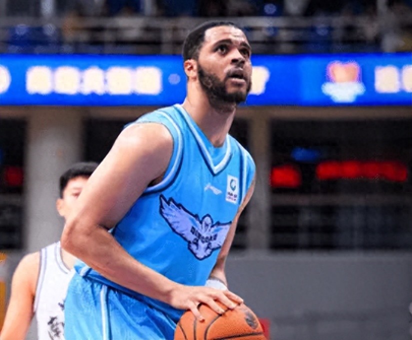 又输了！全队仅外援得分上双 姜宇星王岚嵚 0 分 辽宁不敌青岛